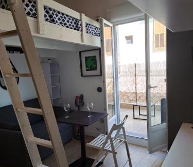 Saint-Laurent-du-Var Apartment | Studio coin nuit terrasse à 5 minutes de la plage N1