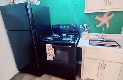 Taylor Apartment | Studio Condo With Bay View!