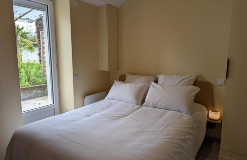 Angouleme Apartment | Studio confort à Angoulême avec terrasse, proche transports, idéale pour couples et bébés. - FR-1-653-231
