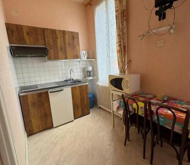Neris-les-Bains Apartment | Studio confort à Néris-les-Bains - 18 m² avec jardin