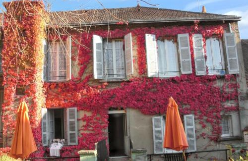 Neris-les-Bains Apartment | Studio confort à Néris-les-Bains - 18 m² avec jardin