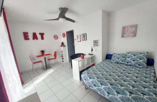 Costieres Apartment | studio costieres climatisé parking gratuit lave linge loggia