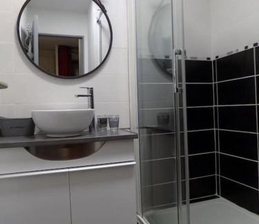 Costieres Apartment | studio costieres climatisé parking gratuit lave linge loggia