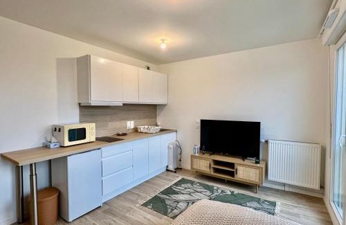 Le Blanc-Mesnil Apartment | Studio cosy - 15 minutes from Paris and CDG Airport