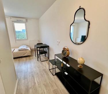 Le Blanc-Mesnil Apartment | Studio cosy - 15 minutes from Paris and CDG Airport