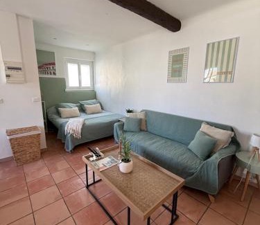 Aimargues Apartment | Studio cosy avec clim 33m2