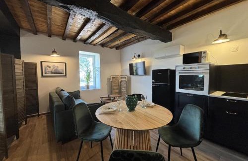 Montaigu-le-Blin Apartment | Studio cosy avec baignoire balnéo près de Vichy - FR-1-489-520