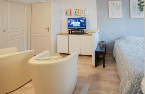 Greoux-les-Bains Apartment | Studio Coté Jardin