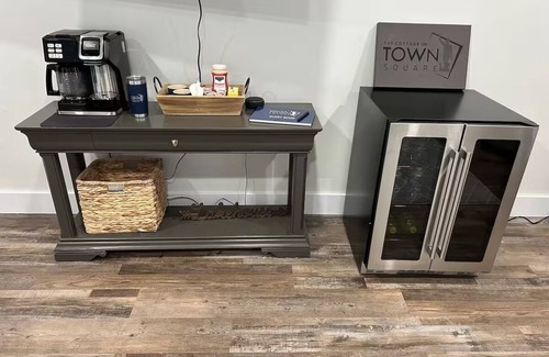 Jamestown Apartment | Studio Cottage on the Square, entire rental unit in Jamestown, Kentucky