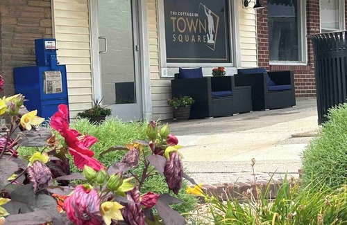 Jamestown Apartment | Studio Cottage on the Square, entire rental unit in Jamestown, Kentucky