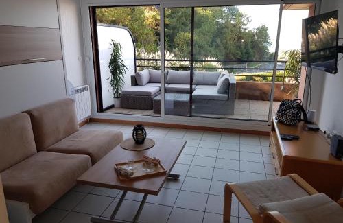 Bidart Apartment | Studio dans résidence de standing avec parking et sa terrasse vue mer