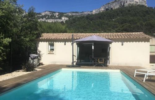 Fontaine-de-Vaucluse Apartment | Studio de charme avec piscine