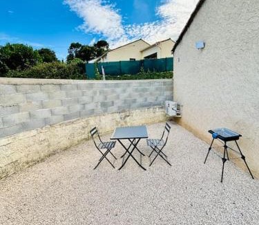 Bourg-Saint-Andeol Apartment | Studio de la Lauze