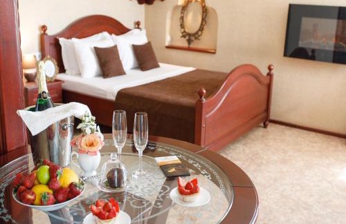 Zarichnyi District Apartment | Studio De Luxe with Jacuzzi