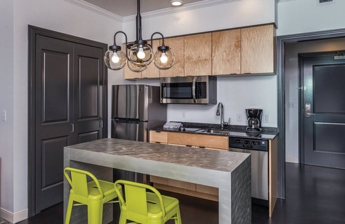 Old Town Chinatown Resort | Studio Deluxe Portland Waterfront Park