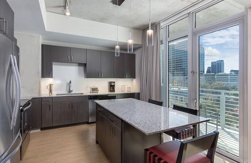 Civic District Apartment | Studio Deluxe, Sleeps 4, Full Kitchen, Wyndham Austin!