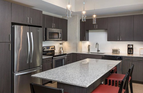Civic District Apartment | Studio Deluxe, Sleeps 4, Full Kitchen, Wyndham Austin!