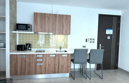 Patong Apartment | Studio direct pool access Merlin/Tri Trang beach