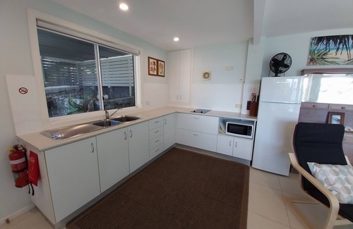 Woolgoolga Apartment | Studio-Dolphin's Moon on Pollack