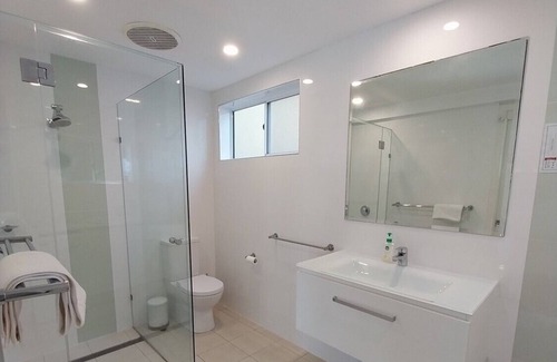 Woolgoolga Apartment | Studio-Dolphin's Moon on Pollack
