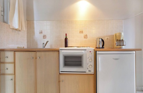 Limni Keri Apartment | Studio "Dolphin Studio 2" with Private Balcony, Shared Garden & Wi-Fi