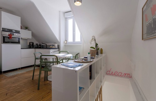 Benodet Apartment | Studio 'Duplex in the Heart of Bénodet' with Sea View and Wi-Fi