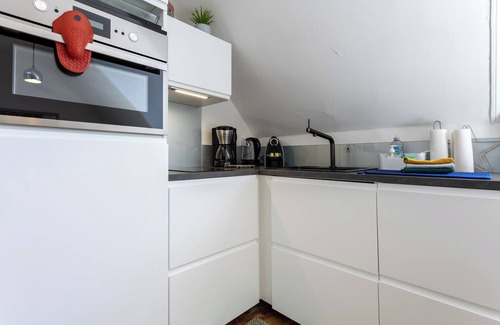 Benodet Apartment | Studio 'Duplex in the Heart of Bénodet' with Sea View and Wi-Fi