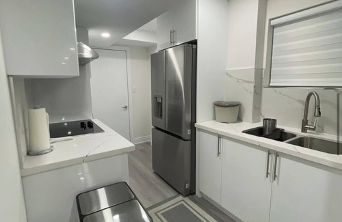Brampton House | Studio.Emerald 33 2Beds,1.5Baths