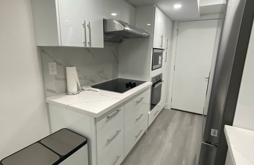 Brampton House | Studio.Emerald 33 2Beds,1.5Baths