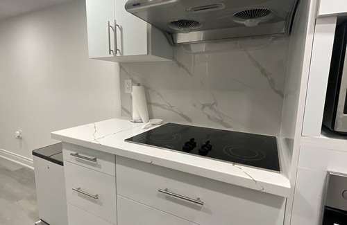 Brampton House | Studio.Emerald 33 2Beds,1.5Baths