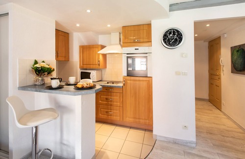 Old Town Apartment | Studio-Ensuite with Shower-Hansi