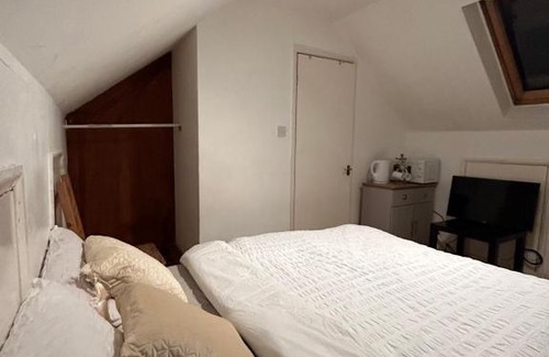 Bensham Manor Apartment | Studio Flat In Croydon