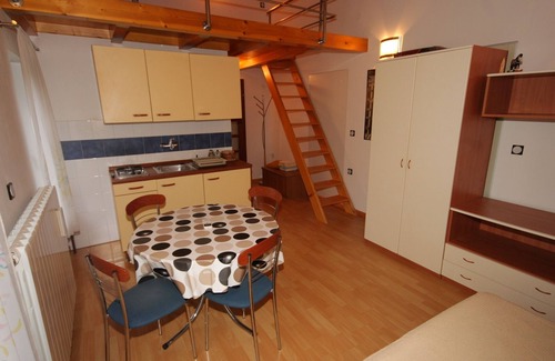 Manjadvorci Apartment | Studio flat with air-conditioning Manjadvorci, Marčana (AS-7445-a)