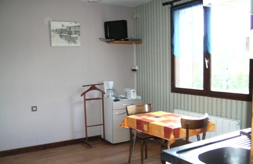 Foncine-le-Bas Apartment | studio for two people on the ground floor of the owners' house