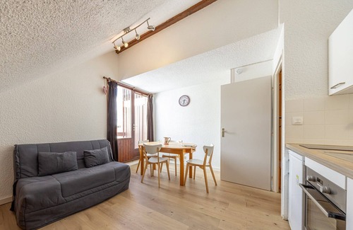Montgellafrey Apartment | Studio near slopes for 4 pers. with bathtub, elevator, and kitchen appliances