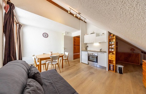 Montgellafrey Apartment | Studio near slopes for 4 pers. with bathtub, elevator, and kitchen appliances