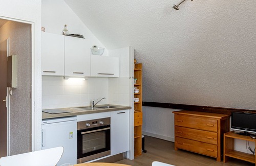 Montgellafrey Apartment | Studio near slopes for 4 pers. with bathtub, elevator, and kitchen appliances