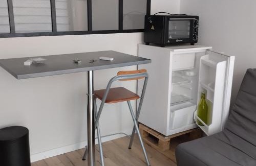 Saint-Martin-des-Tilleuls Apartment | Studio attenant a la maison principale