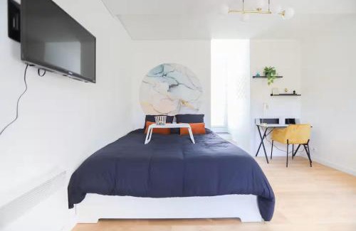 Saint-Sebastien-sur-Loire Apartment | Studio calme avec extérieur et entrée autonome