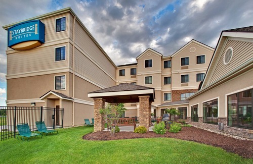 Davenport Apartment | Studio | Free Breakfast, Indoor Pool & Hot Tub