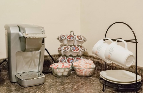 Downtown Apartment | Studio getaway right by Yale - EXPERTLY SANITIZED