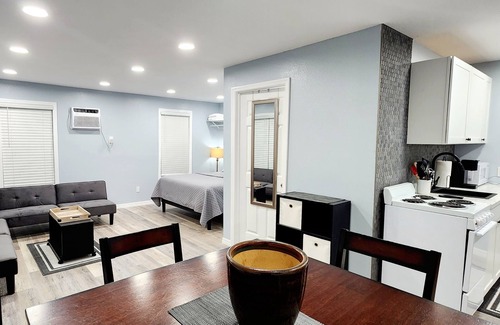 East Lake Morton Apartment | Studio "Grande"