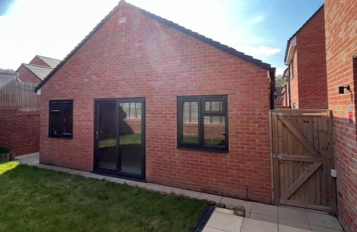 Ebbsfleet Valley Apartment | Studio home by the lake!