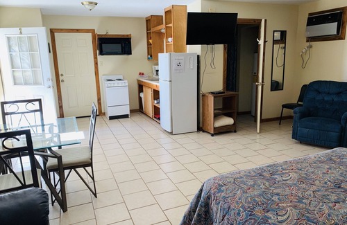 Milam Hotel | Studio hotel unit with kitchen