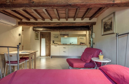 San Martino alla Palma Apartment | Studio 'Il Poderaccio Tramontana' with Shared Pool, Wi-Fi and Air Conditioning