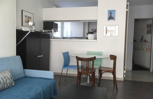 La Baule-Escoublac Apartment | Studio in a building in the middle of the beach in La Baule 7 nights minimum.