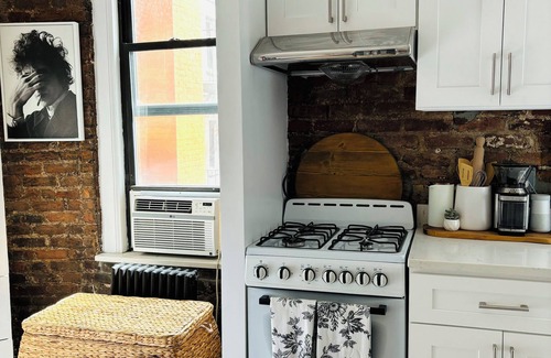 Chinatown Apartment | studio in chinatown/little italy fabulous neighborhood