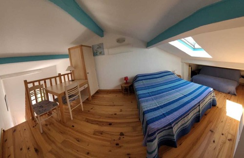 Saint-Pee-sur-Nivelle Apartment | Studio in large Basque house, town center St Pée sur Nivelle