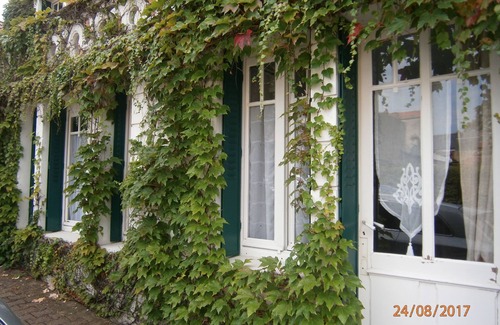 Neris-les-Bains Apartment | Studio in independent spa town with all mod cons