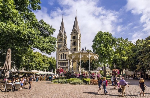 Baexem Apartment | Studio in listed building with large garden